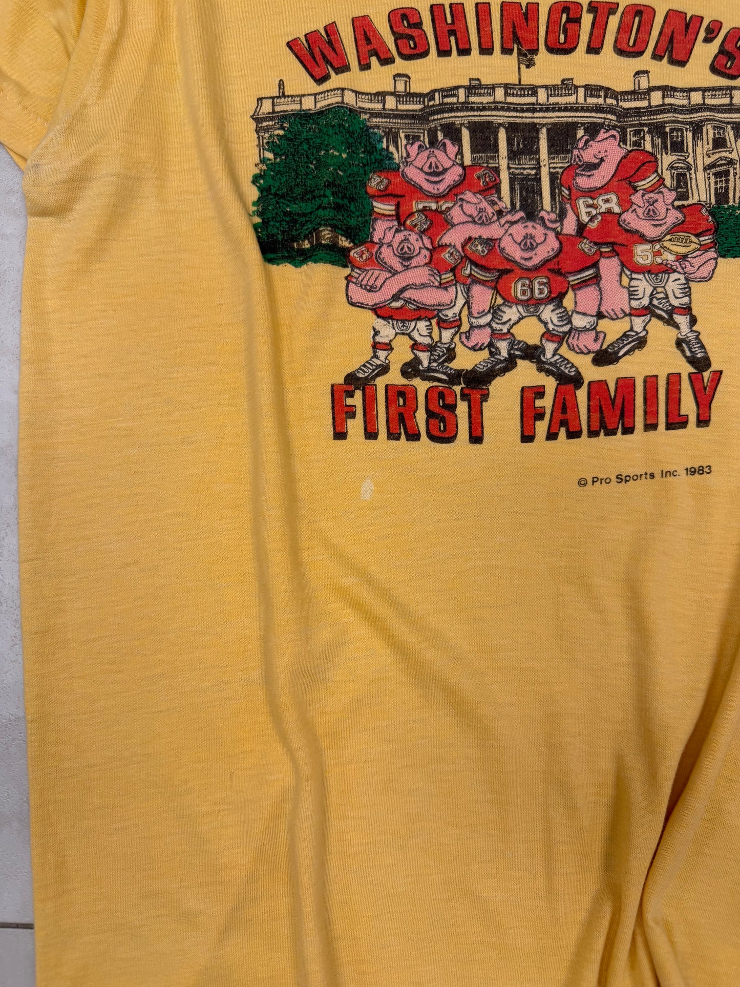 (M) 1983 “Washington’s First Family” Football Graphic Tee