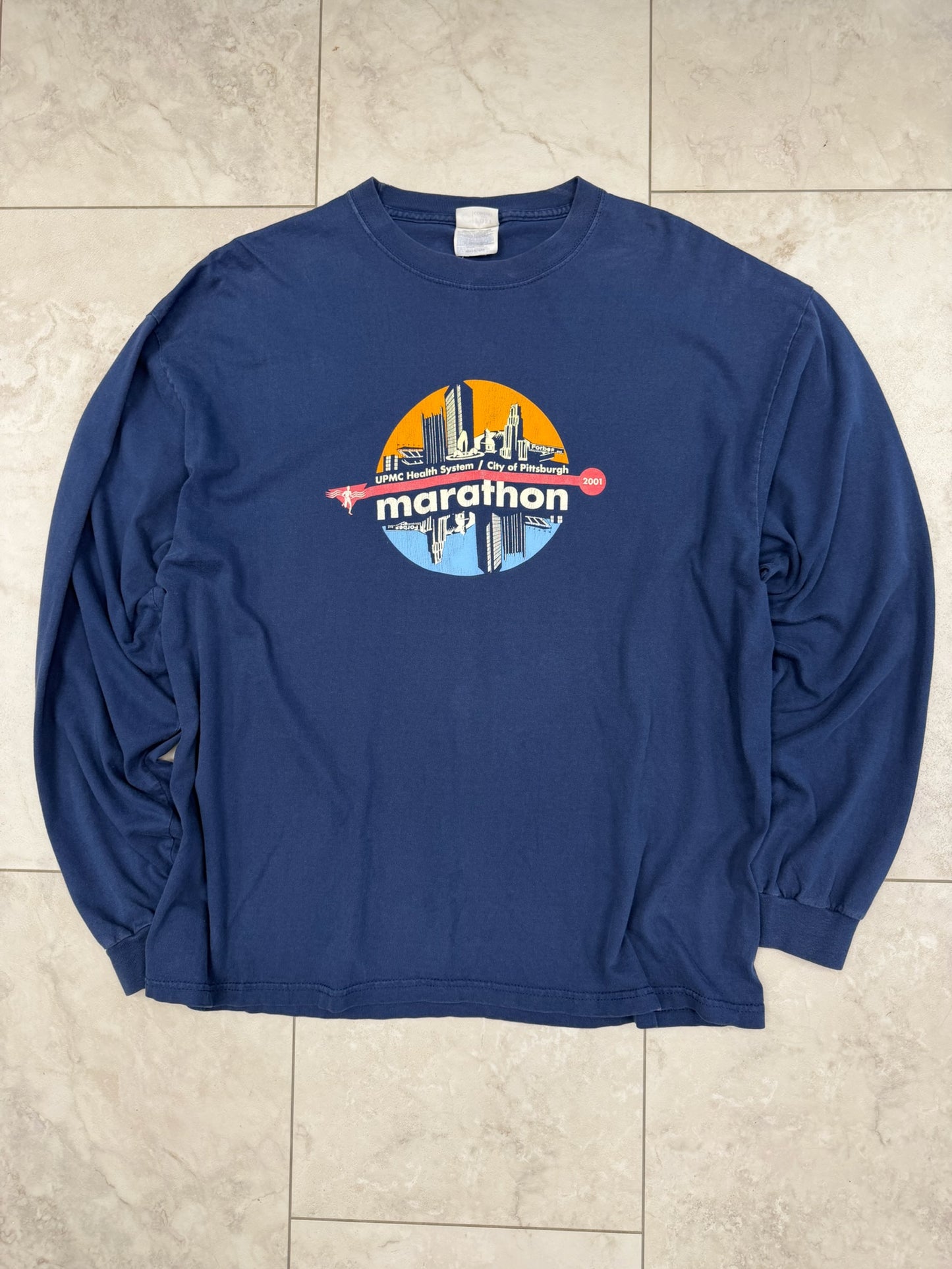 (XL) 2001 Pittsburgh Marathon Long-sleeved Graphic Tee