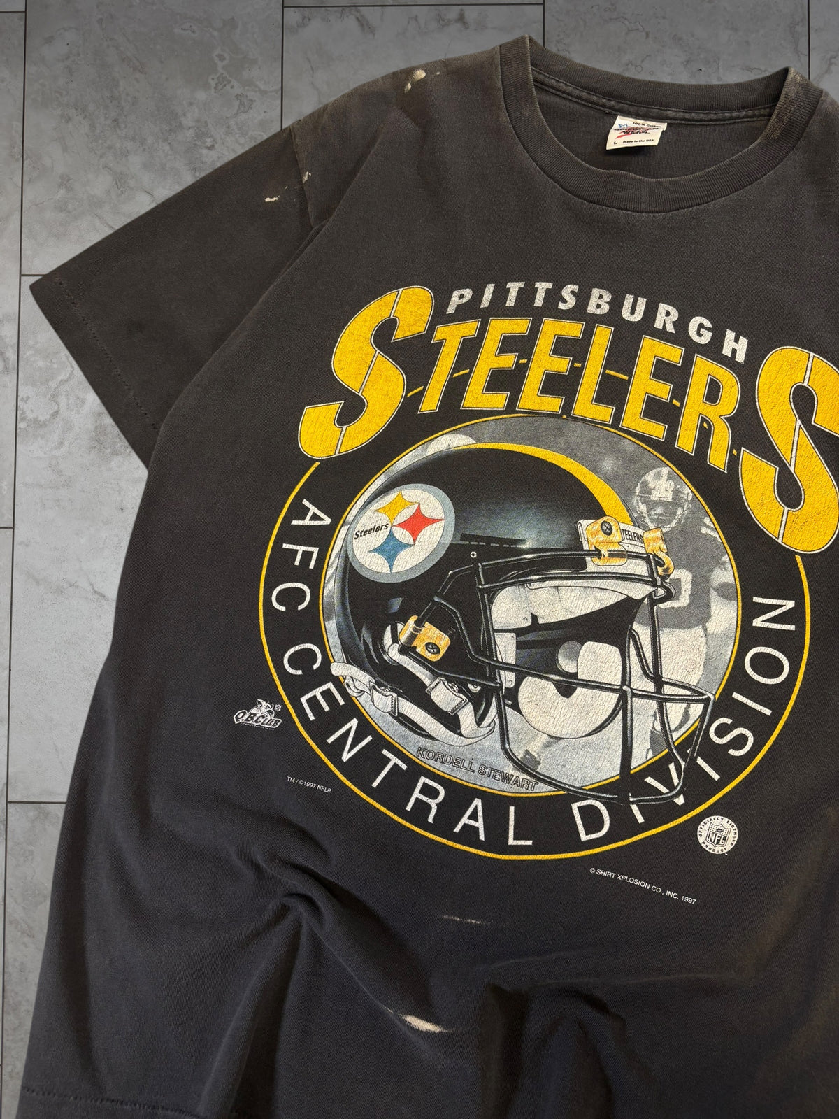 (L) 1997 Steelers Kordell Stewart Helmet Graphic Tee