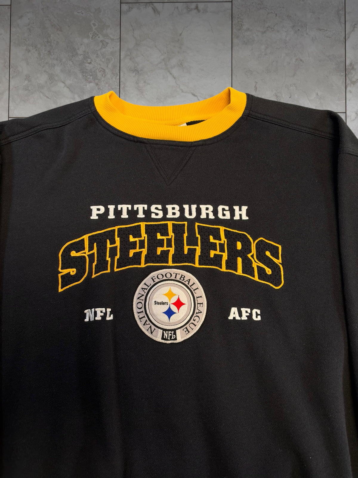 (XL) Vintage 90's Steelers Crest Embroidered Lee Crewneck