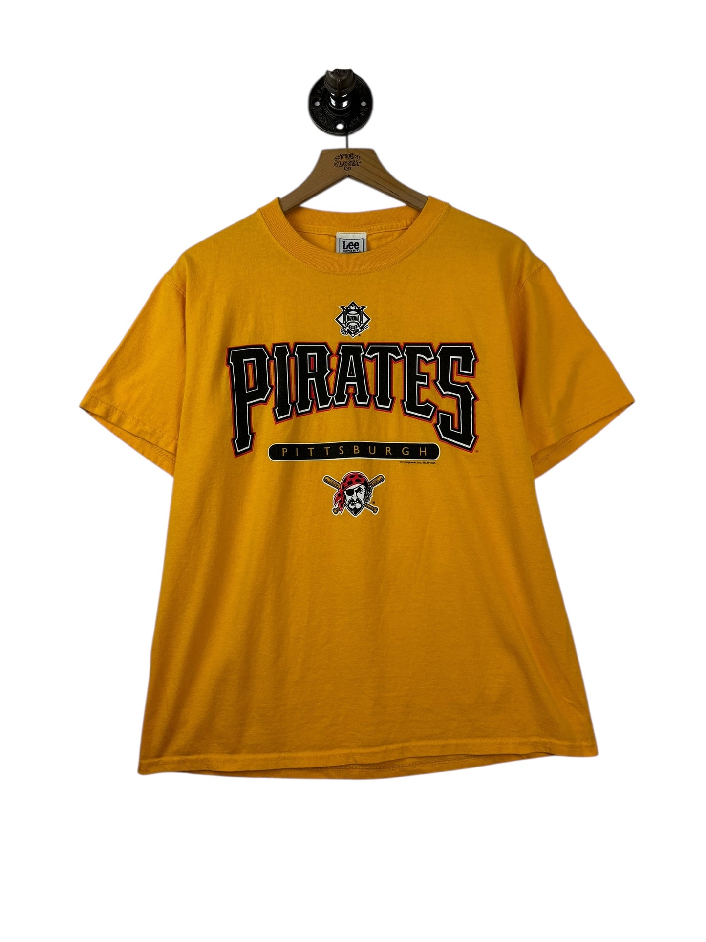 (M) 2006 Pirates Graphic