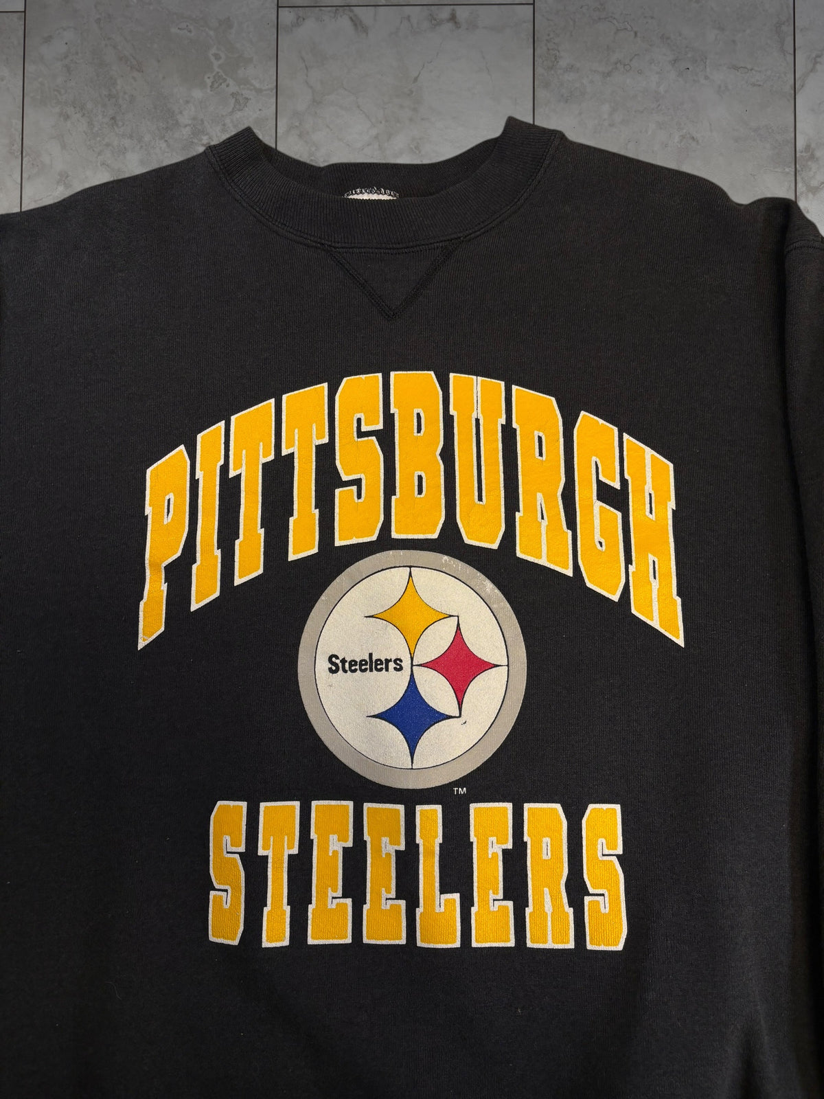 (M/L) Vintage 90s Steelers Arch Text Graphic Crewneck