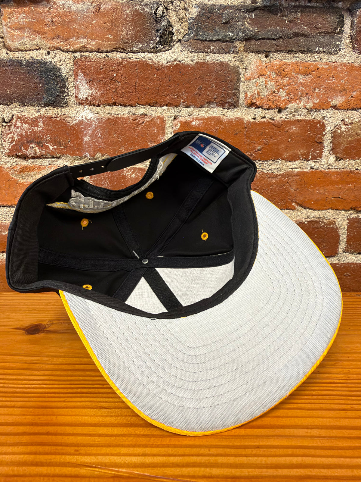 Vintage Steelers Splash Logo Team NFL Snapback Hat (Brand New)
