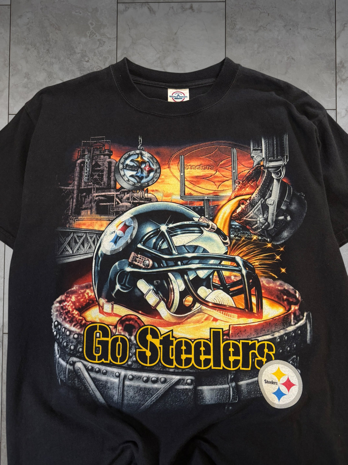 (S/M) Vintage 90's Steelers Delta Helmet Graphic Tee