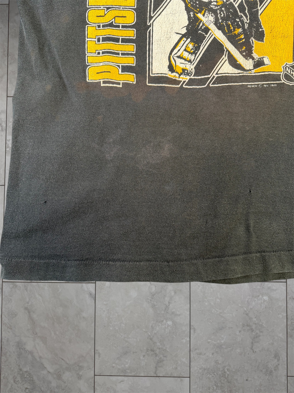 (L) 1989 Penguins Goalie Well-Worn Graphic Tee