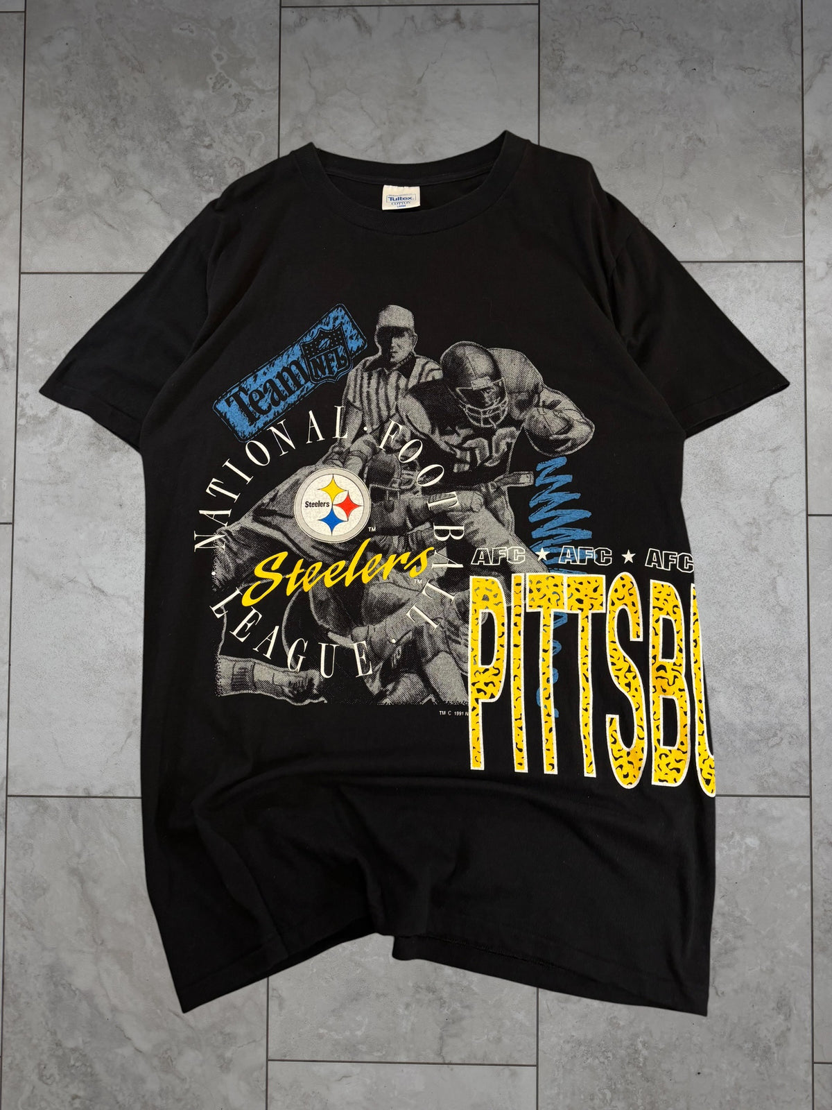 (L/XL) 1991 Steelers Wrap Around Graphic Tee