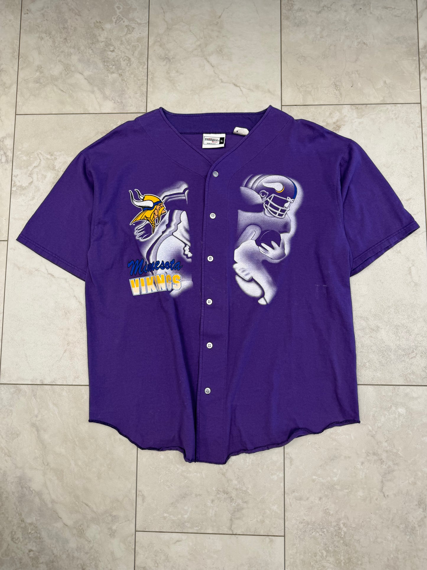 (XL) Vintage 90’s Minnesota Vikings Button-up Graphic Jersey