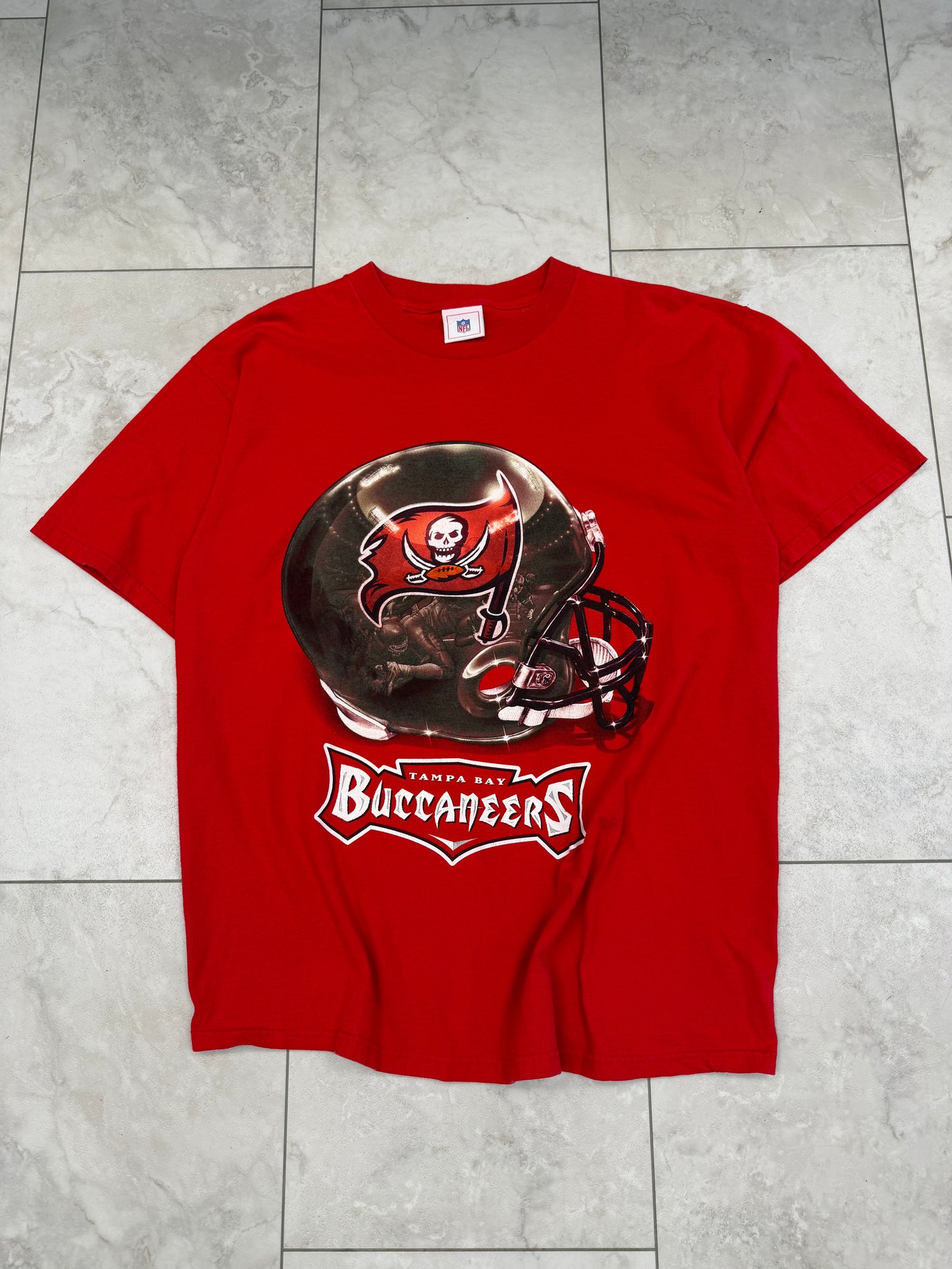 (XL) Vintage Y2K Tampa Bay Buccaneers NFL Graphic Tee