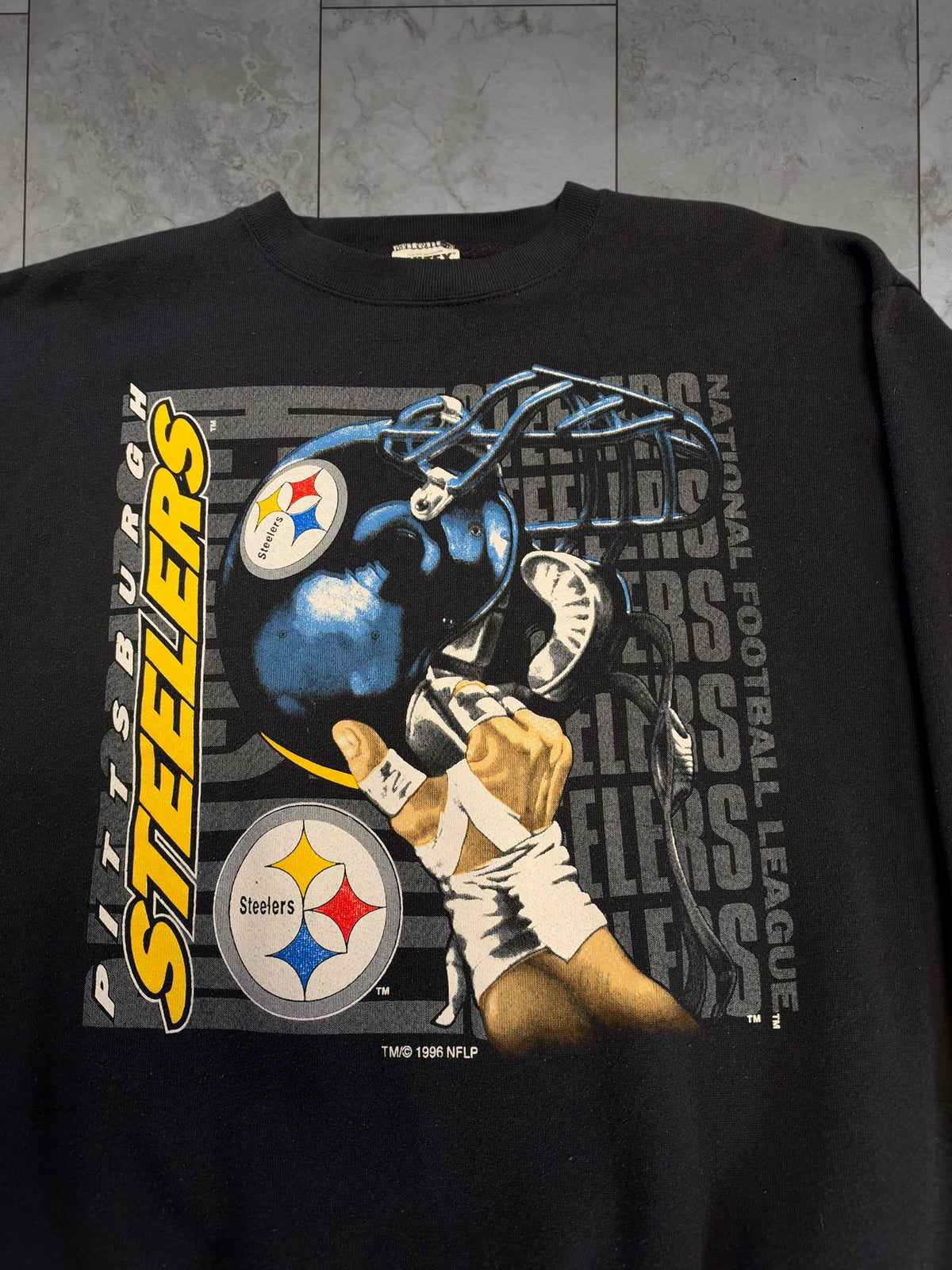 (L/XL) 1996 Steelers Helmet Hold Graphic Crewneck