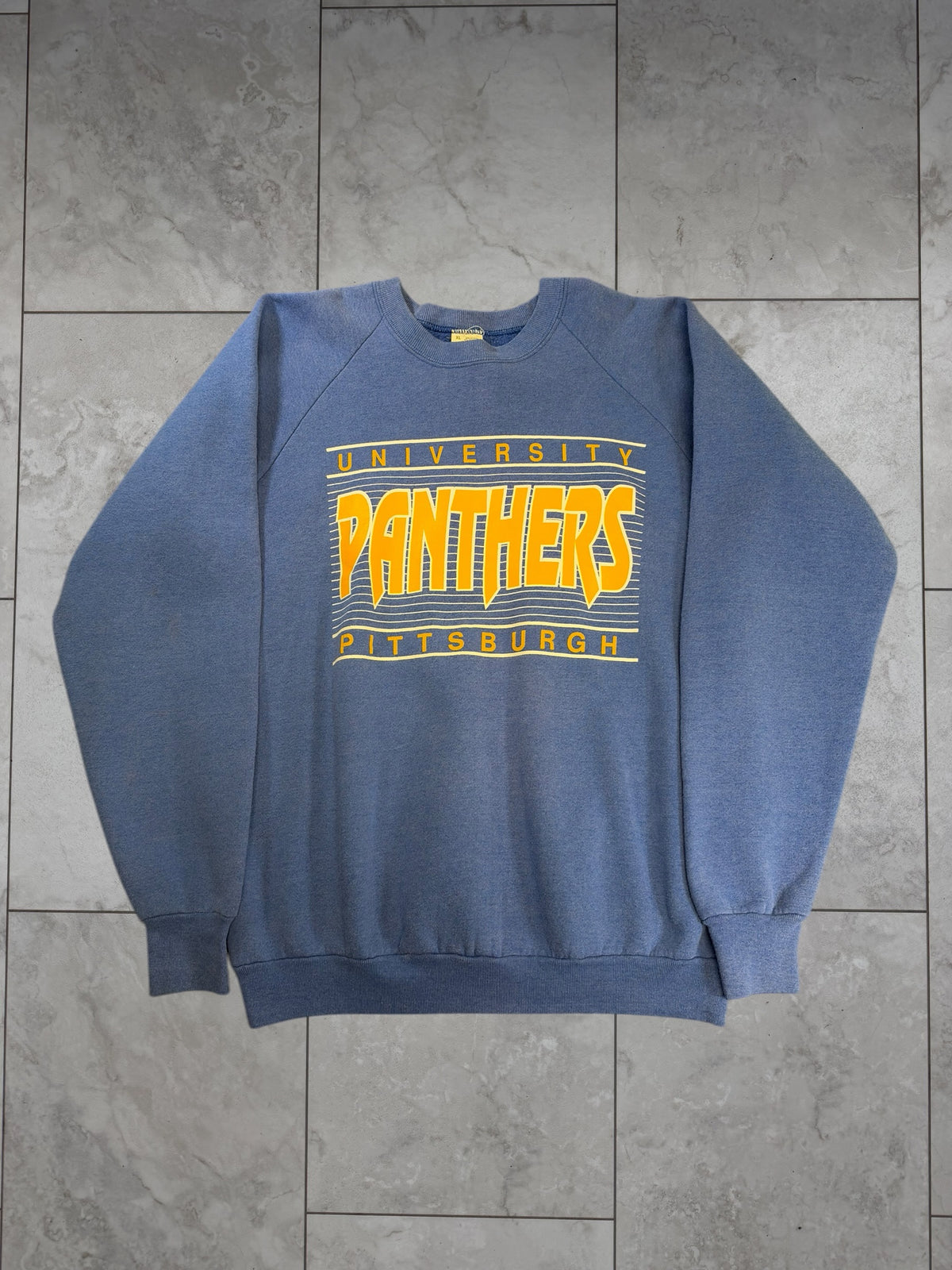 (L/XL) Vintage 90's University of Pittsburgh Graphic Crewneck