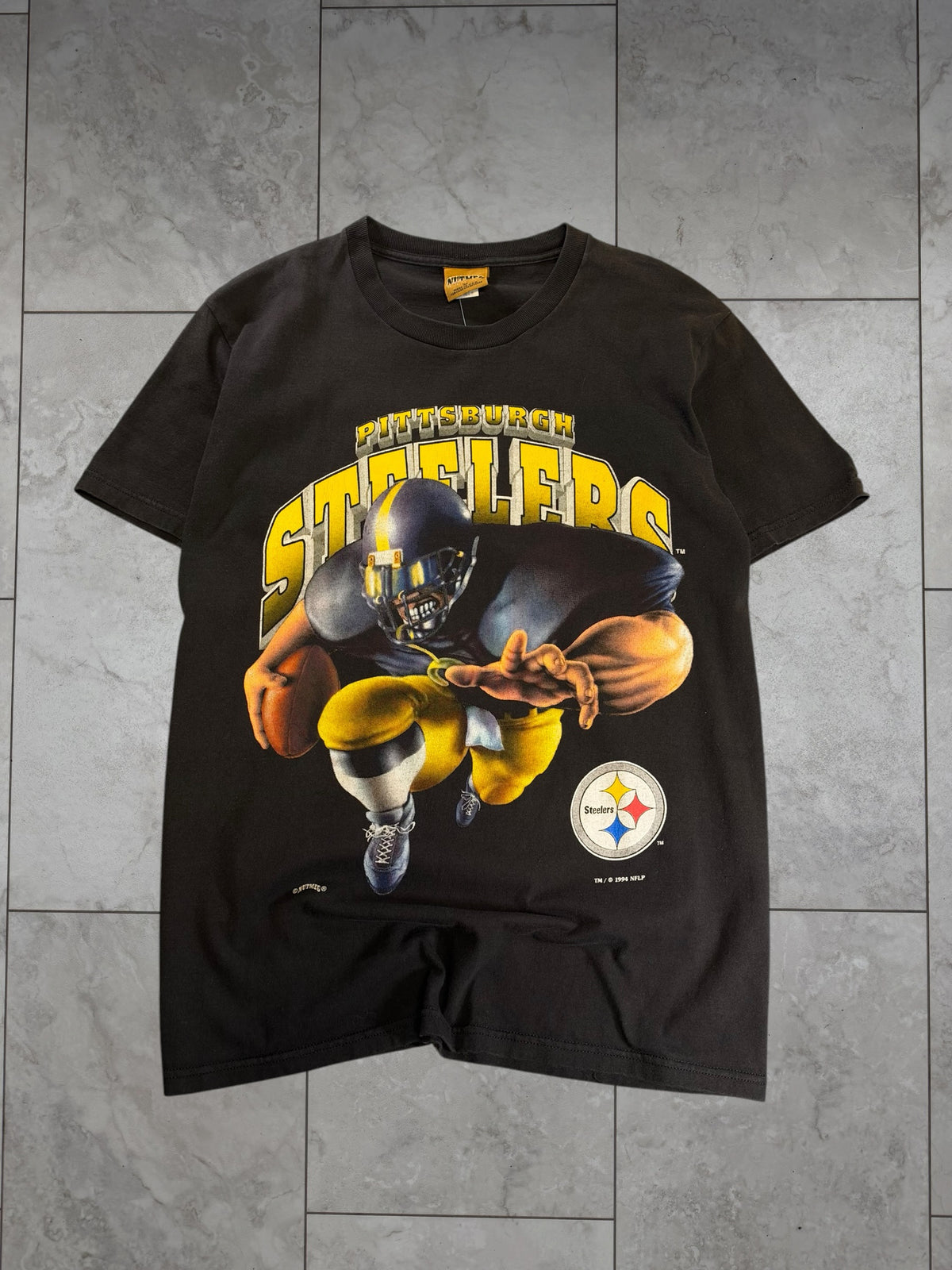 (S/M) 1994 Steelers Jumping Player Graphic Tee