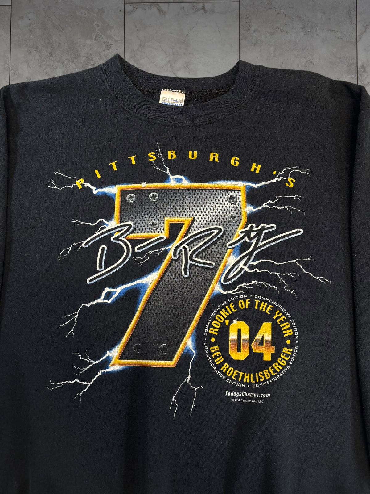 (M) 2004 Steelers The Tackle Graphic Crewneck