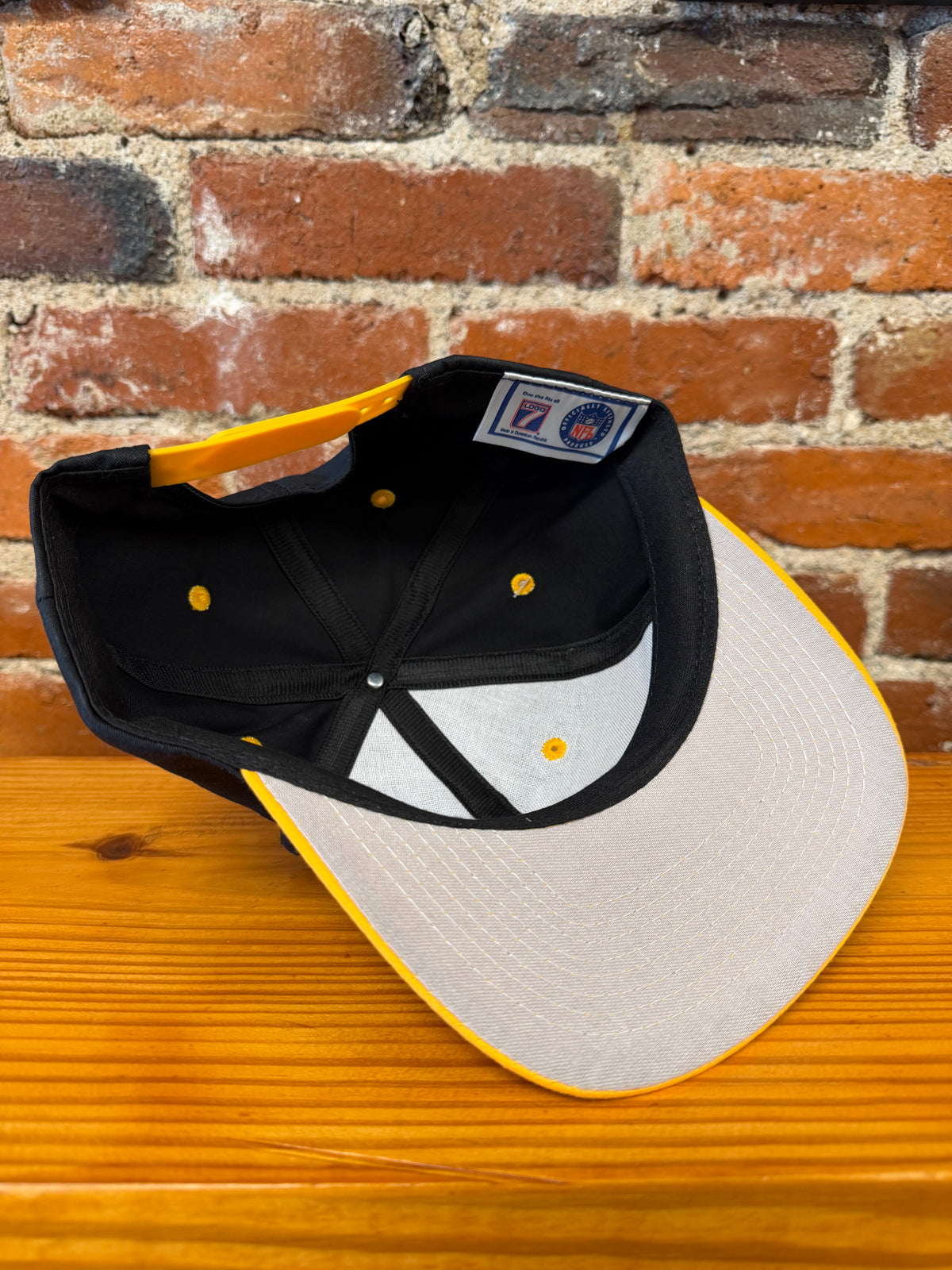Vintage Steelers Embroidered Logo Logo 7 Snapback Hat (Brand New)