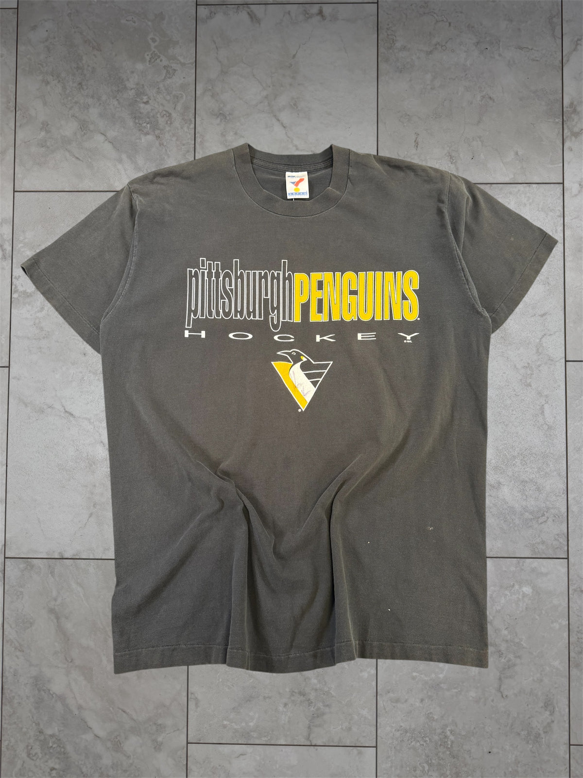 (XL) Vintage 90’s Penguins Hockey Graphic Tee