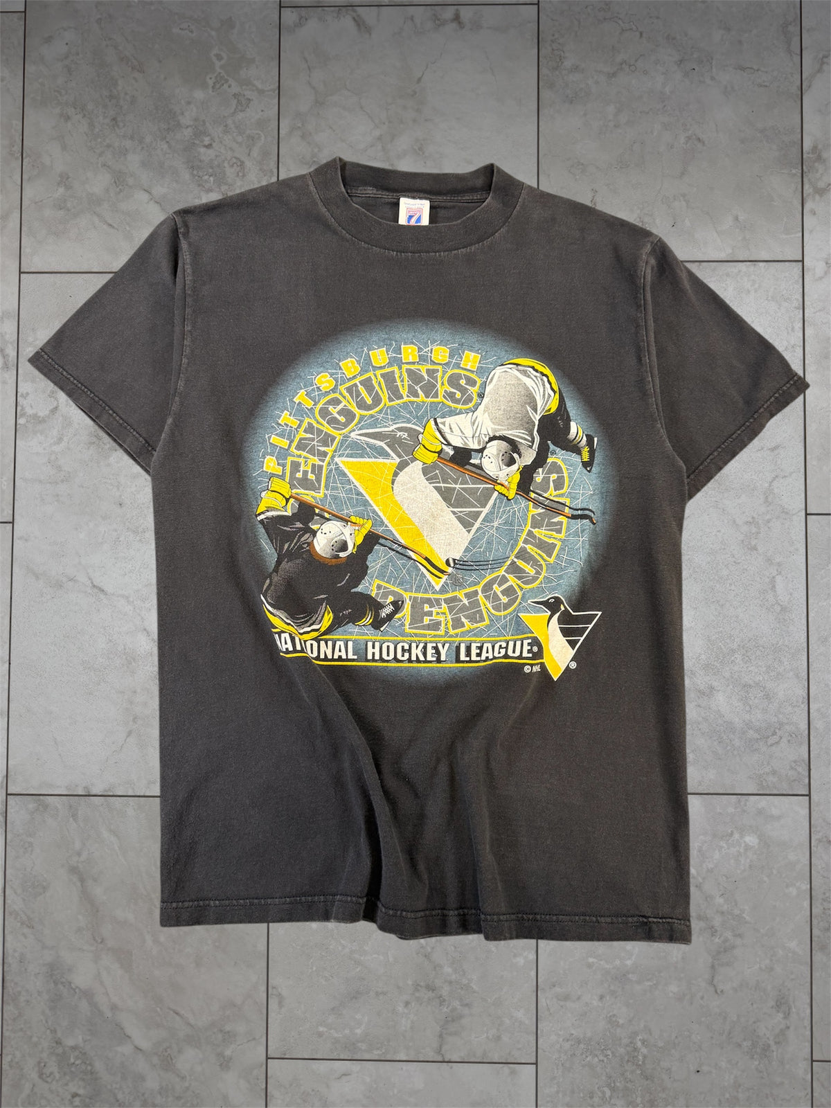 (L) Vintage 90’s Penguins Face-Off Graphic Tee