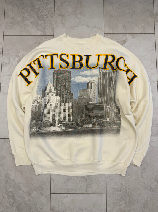 (XXL) Vintage 90’s Pittsburgh City Skyline Spellout Crewneck