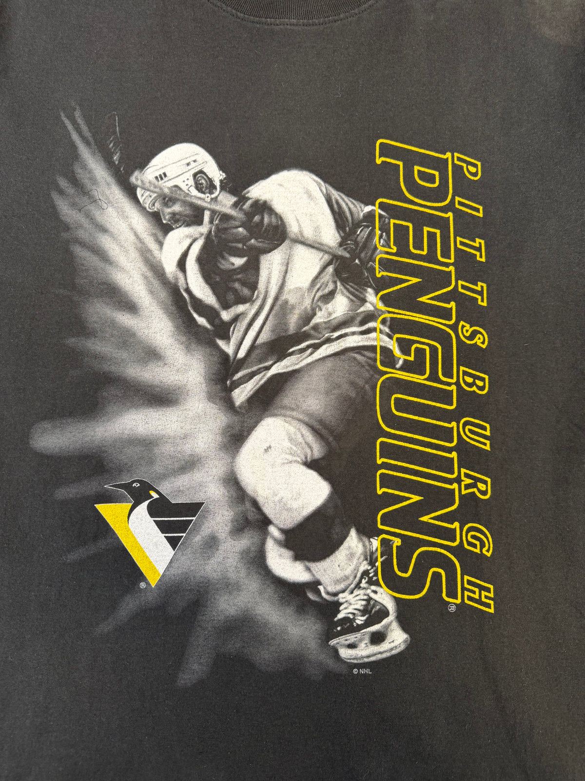 (M) Vintage 90’s Penguins Player Slap Shot Graphic Tee