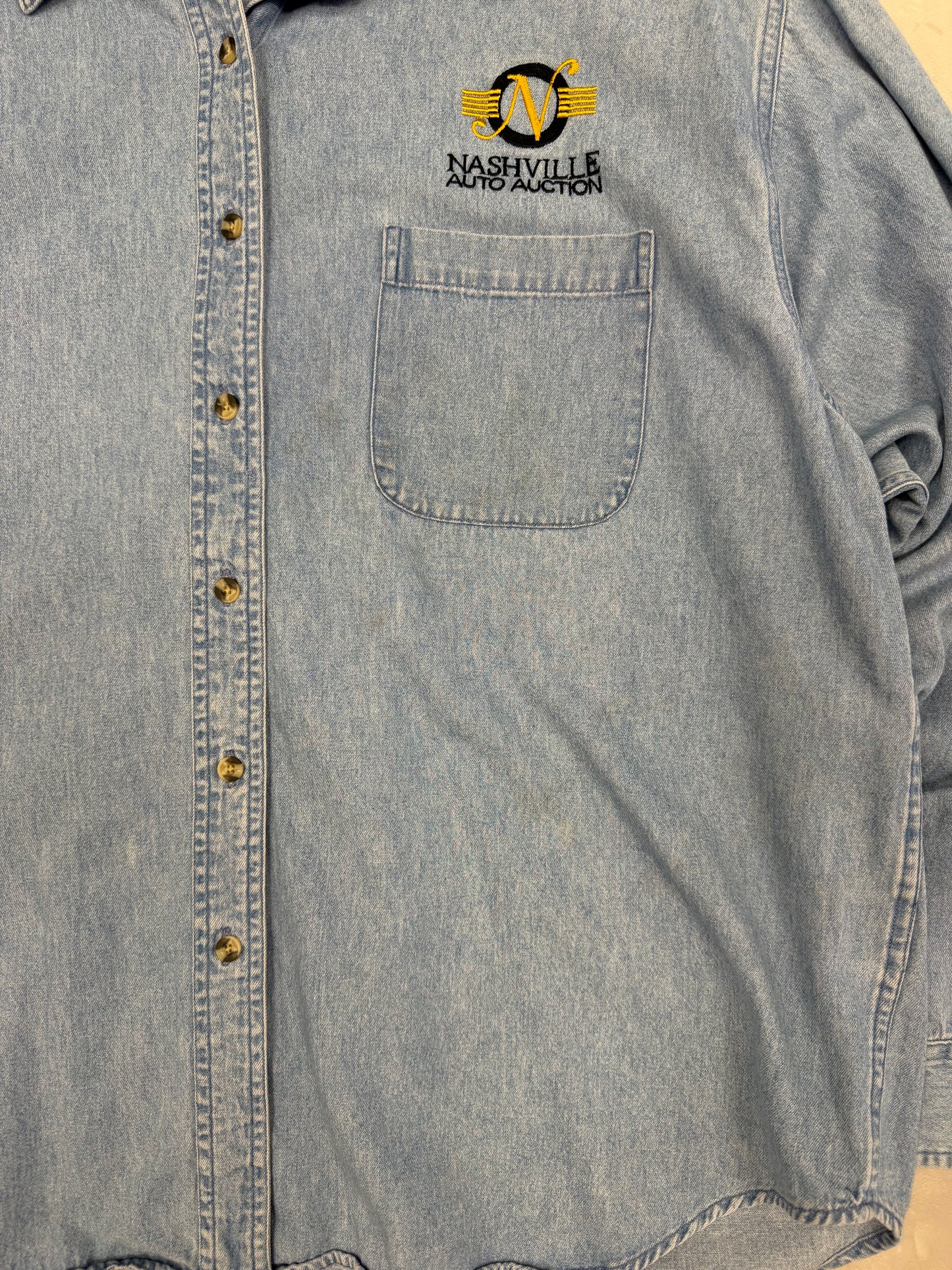 (XL) Vintage 90’s Embroidered Nashville Auto Auction Denim Shirt