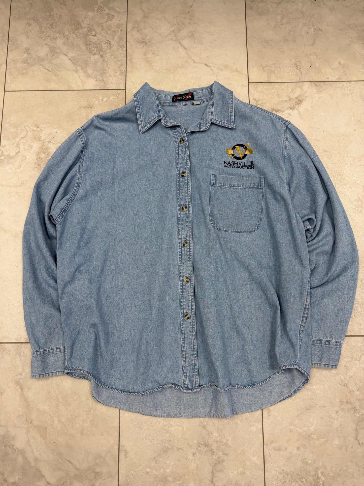 (XL) Vintage 90’s Embroidered Nashville Auto Auction Denim Shirt