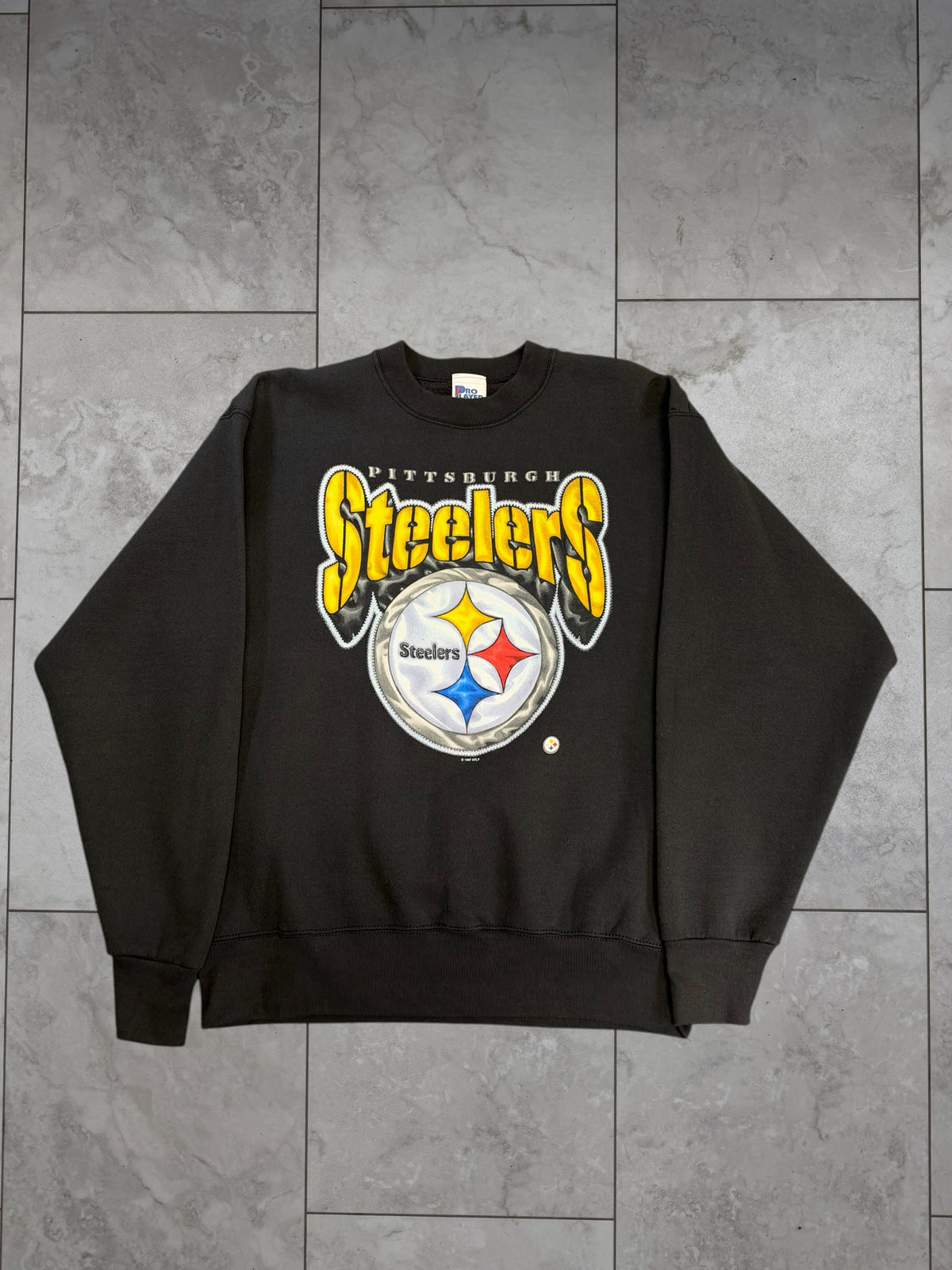 (L) 1997 Steelers Arch Text + Logo Graphic Crewneck
