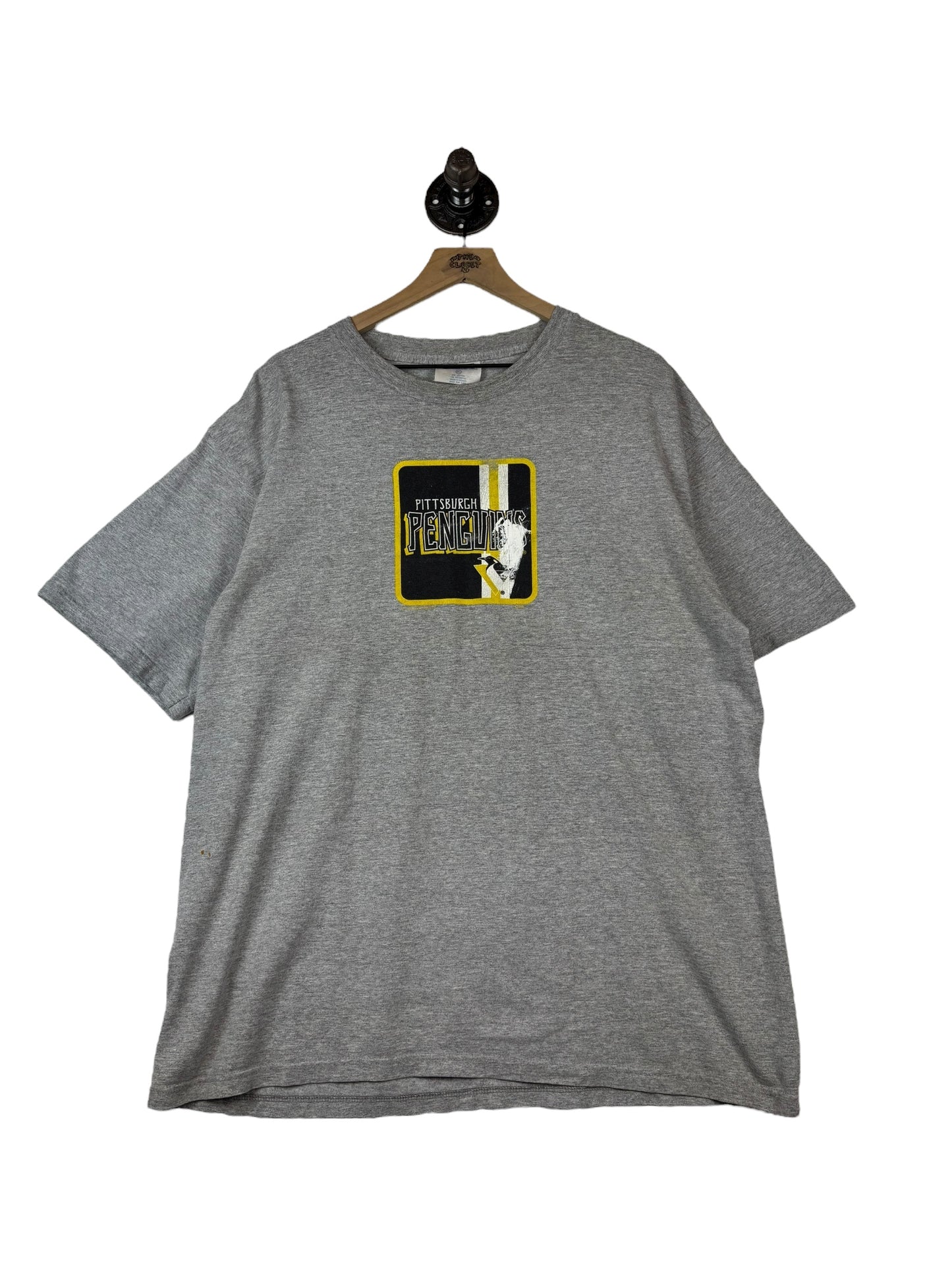 (XL) Vintage Penguins Graphic Tee