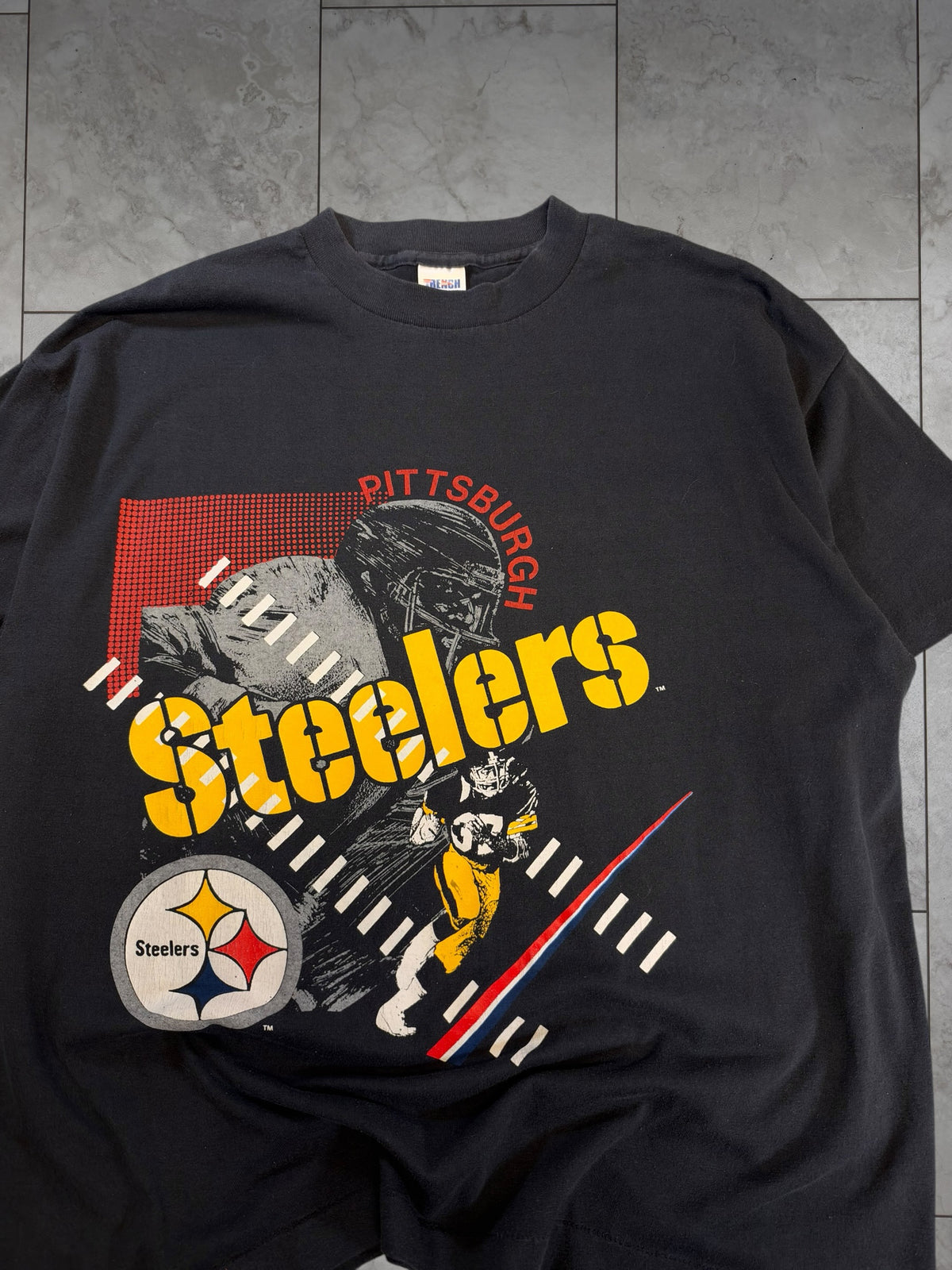 (XL) Vintage 90's Steelers Trench Graphic Tee
