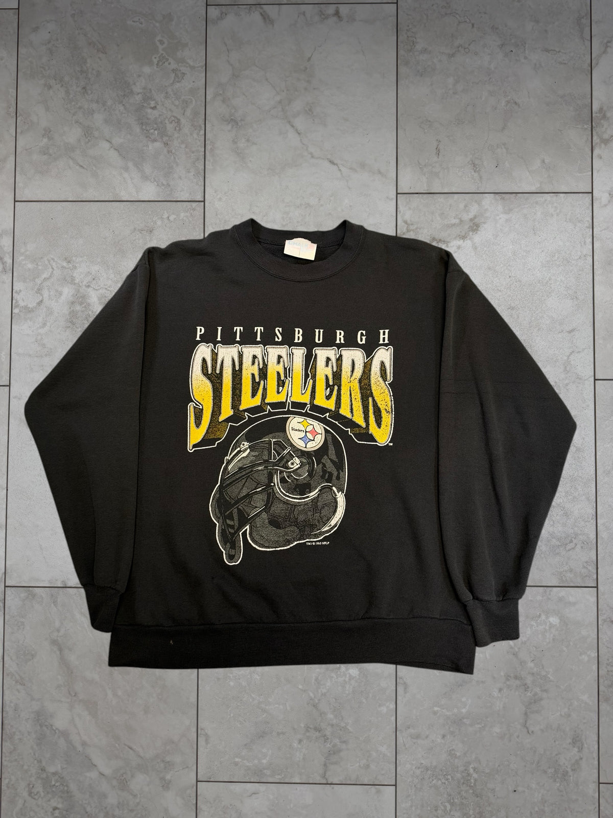 (M) 1995 Steelers Faded Helmet Chalk Line Crewneck
