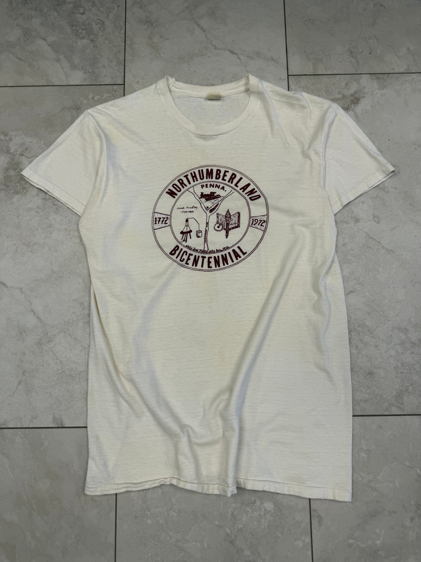 (L/XL) 1972 Northumberland Bicentennial Graphic Tee