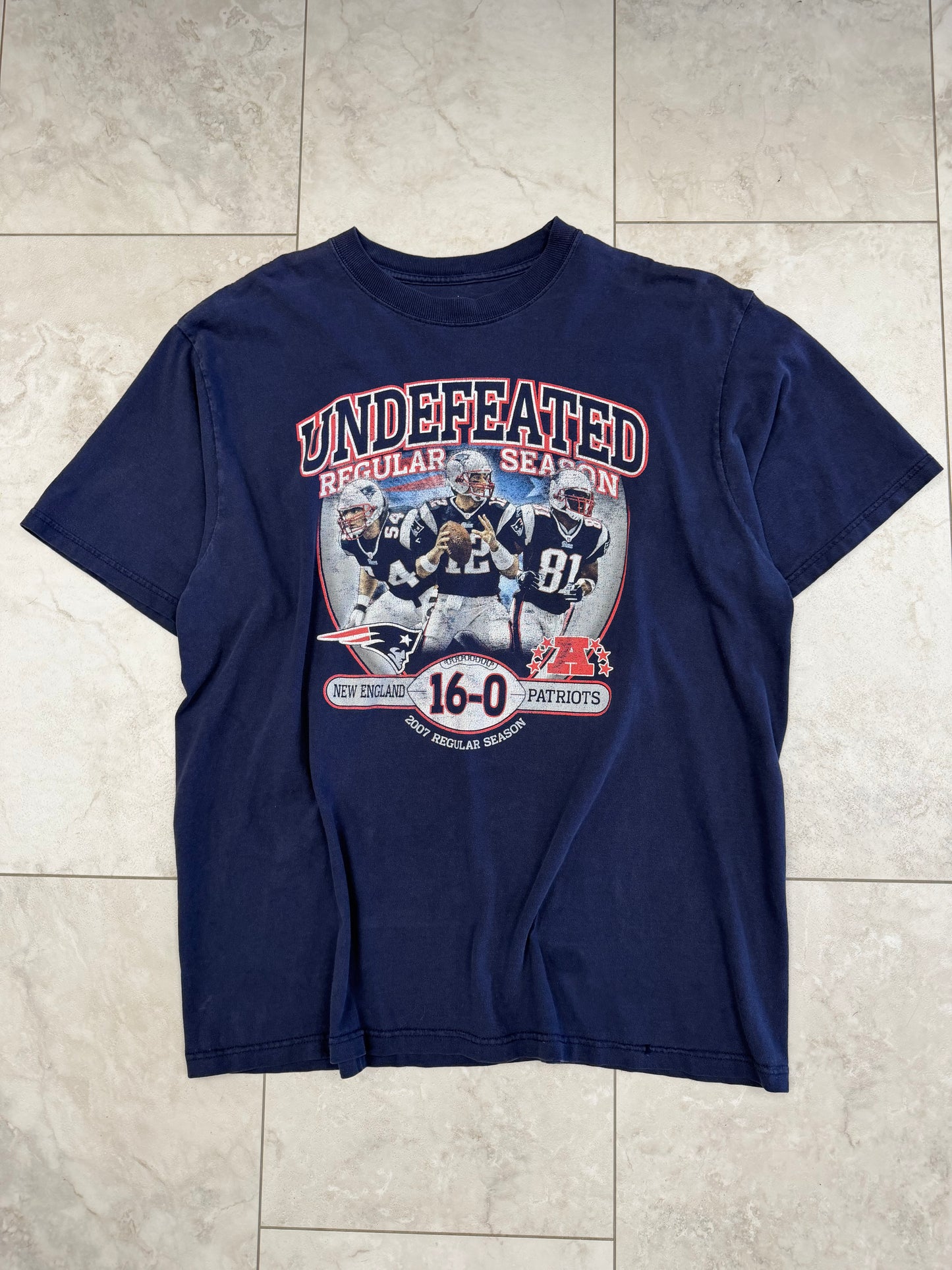 (XXL) 2007 New England Patriots Undefeated Graphic Tee