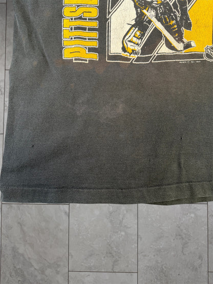 (L) 1989 Penguins Goalie Well-Worn Graphic Tee