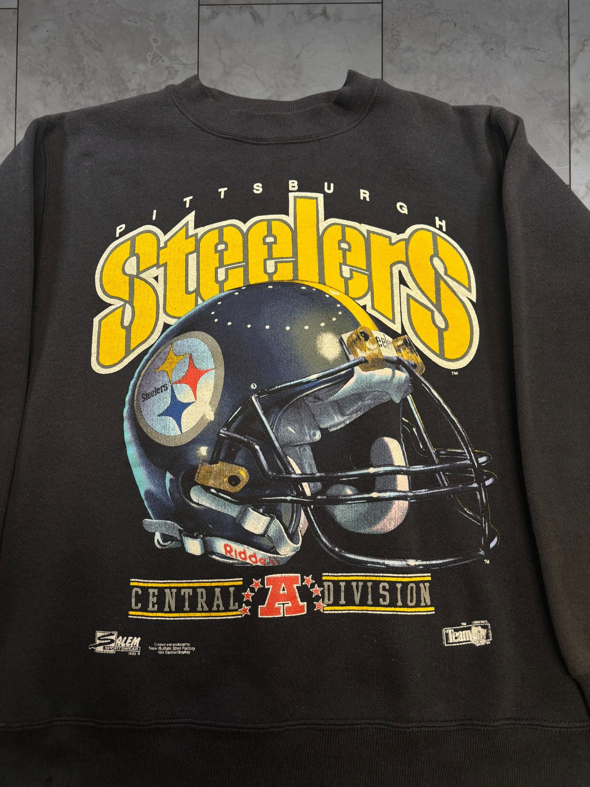 (XS/S) 1992 Steelers Salem Helmet Graphic Crewneck