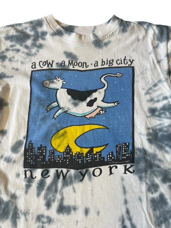 (M) Vintage New York • a cow • a moon • a big city  tee
